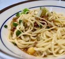 Pea and Pork Sauce Noodles