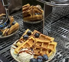 Fruit Ice Cream Waffle