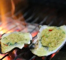 Charcoal-Grilled Rushan Large Oysters