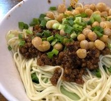 Pea and Meat Sauce Noodles