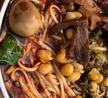 Sour Cabbage Braised Pork Noodles