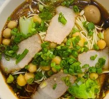 Sour Cabbage Braised Pork Noodles