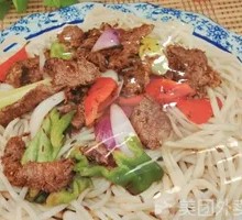 Scallion Stir-Fried Lamb Noodles