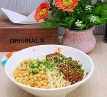 Dry-Mixed Pea and Meat Noodles