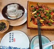 Stir-Fried Beef with Black Tofu Pudding