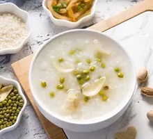 Mung Bean and Lily Bulb Porridge