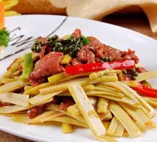 Fresh Bamboo Shoots with Pork Slices