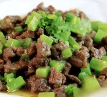 Stir-Fried Beef with Lettuce