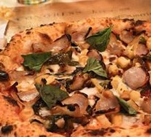 Private Salt-Fried Pork with Garlic Sausage Pizza