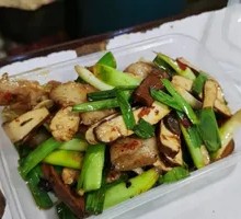 Fried Pork with Tofu Skin and Garlic Chives