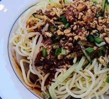 Three-in-One Noodles: Cold Noodles with Beef Tendon