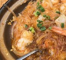 Sautéed Butterfly Shrimp in Clay Pot with Garlic