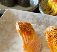 Black Pepper Salmon Sushi