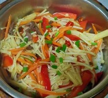 Stir-fried Beef Strips with Enoki Mushrooms