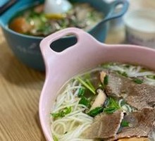 Clear Soup Thinly Sliced Beef Rice Noodles