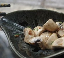 Steamed Mushroom with Broth
