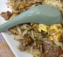 Stir-Fried Rice Noodles with Beef and Egg