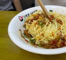 Spicy Beef Dry Noodles with Fresh Chilies