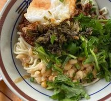 Signature Pea and Pork Noodles (Red Soup)