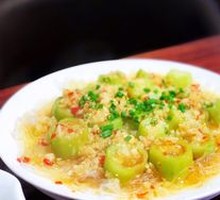 Steamed Loofah with Garlic and Rice Noodles