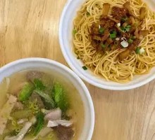 Noodles with Pig Offal Vegetable Soup