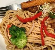 Black Pepper Beef Pasta with Bread