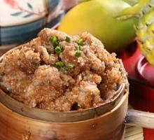 Steamed Pork Intestines with Rice Flour