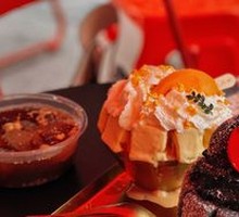 整颗芒芒牛乳冰