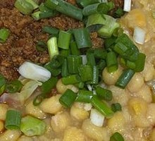 Special Broad Noodles with Pea and Pork Sauce