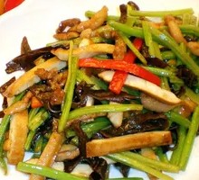 Stir-fried Pork Shreds with Celery and Tofu Skin