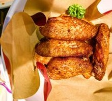 Sweet Garlic Chicken Wings with Fries