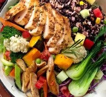 Warm Color Vegetables Chicken Quinoa Bowl