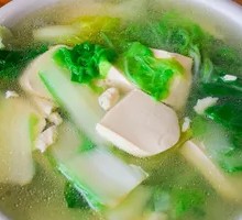 Chinese Cabbage and Tofu Soup