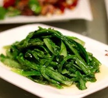 Stir-fried Oil-maize Greens with Garlic