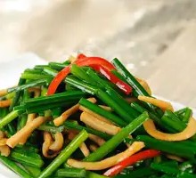 Stir-fried Pork Shreds with Garlic Chives Flowers