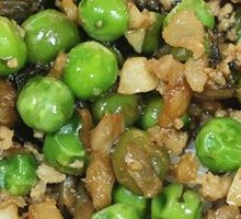 Sour Cabbage and Green Bean with Minced Pork