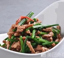 Stir-Fried Pork Shreds with Garlic Chives Flowers