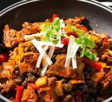 Spicy Pork Ribs and Chicken Wings in Dry Pot