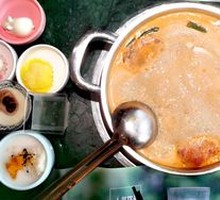 Signature Tom Yum Hot Pot