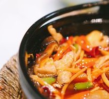 Stir-Fried Pig Intestines and Chicken in Iron Pot