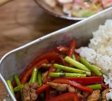 Sweet Pepper and Pork Stir-fry Rice Bowl