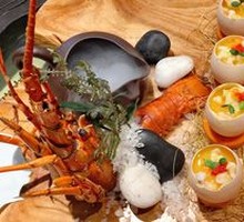 Fragrant Huadiao Steamed Lobster with Caviar