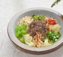 Fresh Chili Beef Dry Noodles