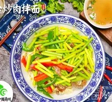 Stir-fried Pork with Garlic Shoots and Noodles