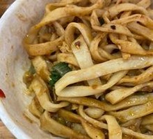 Braised Pea and Meat Noodles