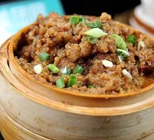Steamed Pork Intestines with Rice Flour