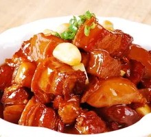 Braised Pork with Rice Noodles