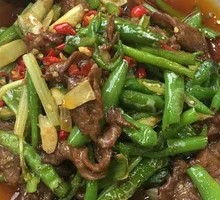 Stir-Fried Beef with Yellow Onion