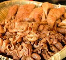 Braised Pork Intestines with Spicy Flavor