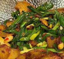 Stir-fried Pork with Garlic Shoots
